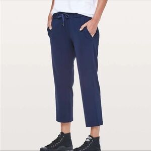 Lululemon On The Fly Pant Size 8 Navy 25” Cropped Pull On Work Travel
